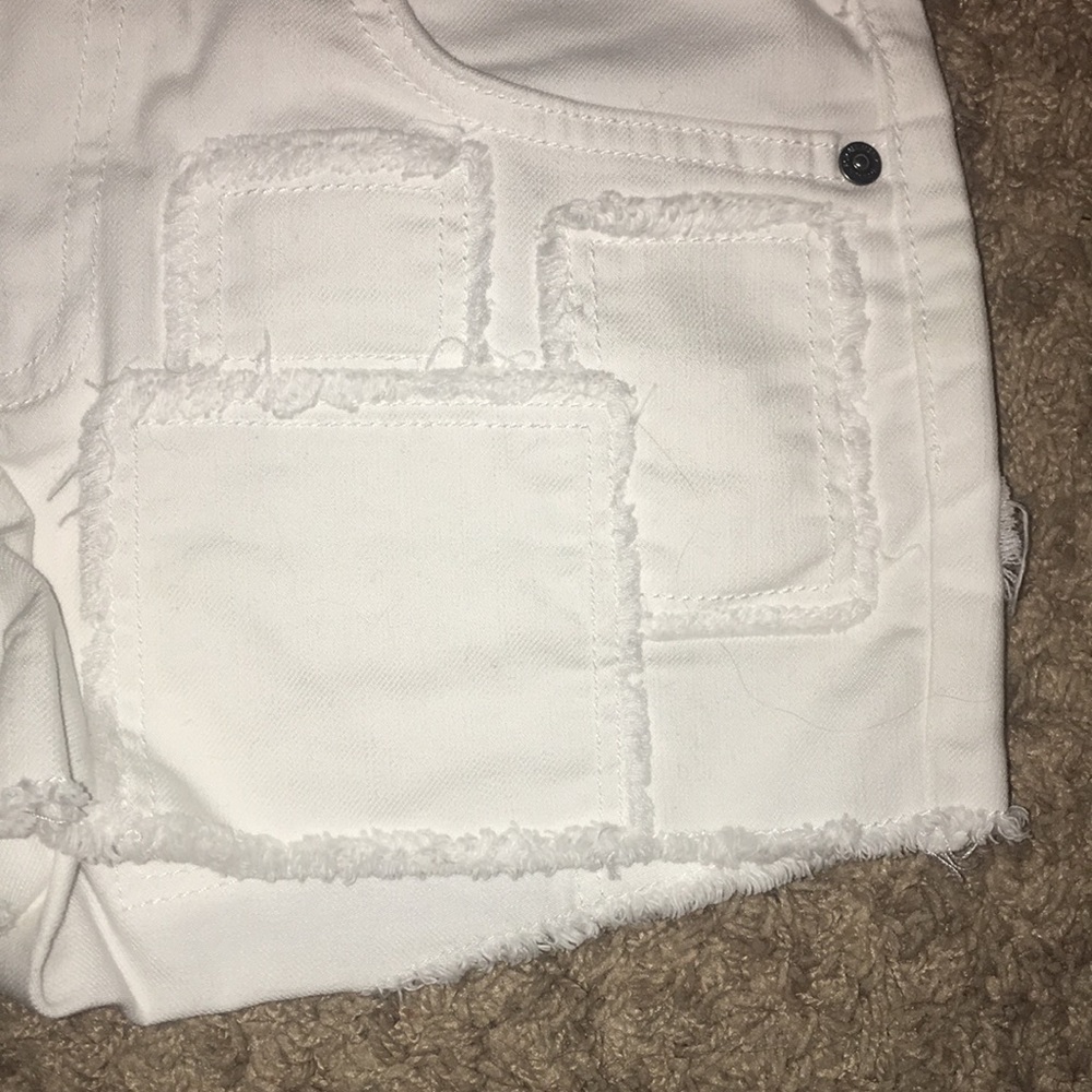 White shorts! - Picture 2 of 4